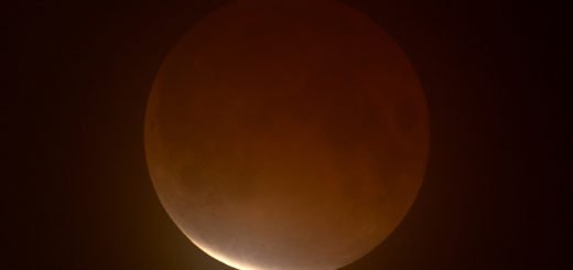 国立天文台が撮影した2021年11月19日の部分月食 – JPN