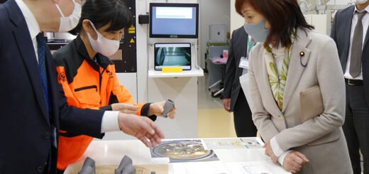 高橋ひなこ文部科学副大臣が、国立天文台を視察 – JPN